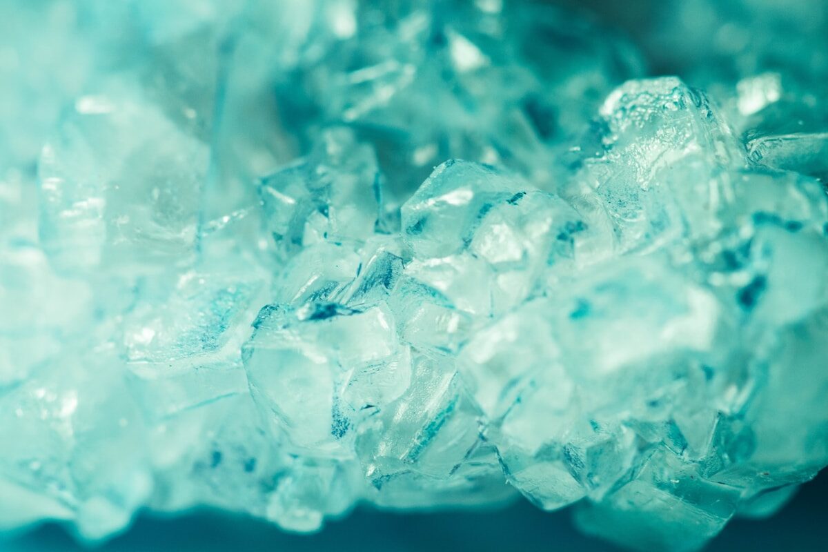 a bunch of ice cubes sitting on top of a table